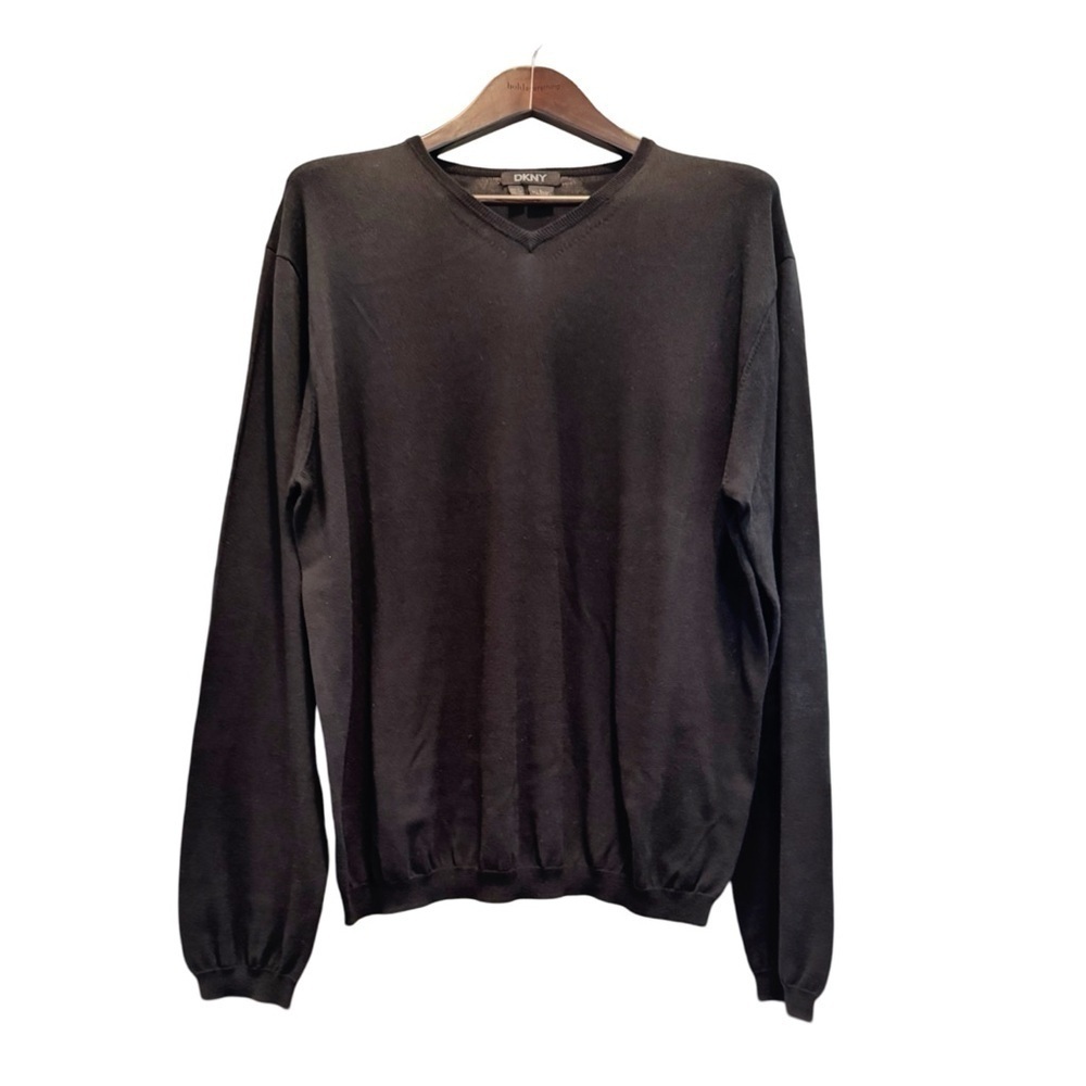 DKNY Men’s V-Neck Sweater. Black. Large
